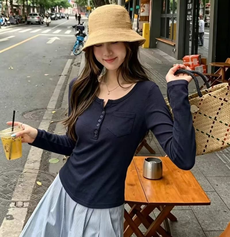 한 부서 반 개방 칼라 단추 긴팔 티셔츠 여성 2026 가을 새로운 부드러운 찹쌀 몸매 가꾸기 슬림해 보이는 인사이드 가져 가라. 만나는 맨위 이미지 4