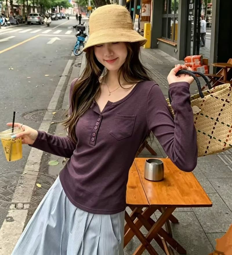 한 부서 반 개방 칼라 단추 긴팔 티셔츠 여성 2026 가을 새로운 부드러운 찹쌀 몸매 가꾸기 슬림해 보이는 인사이드 가져 가라. 만나는 맨위 상세 이미지 10