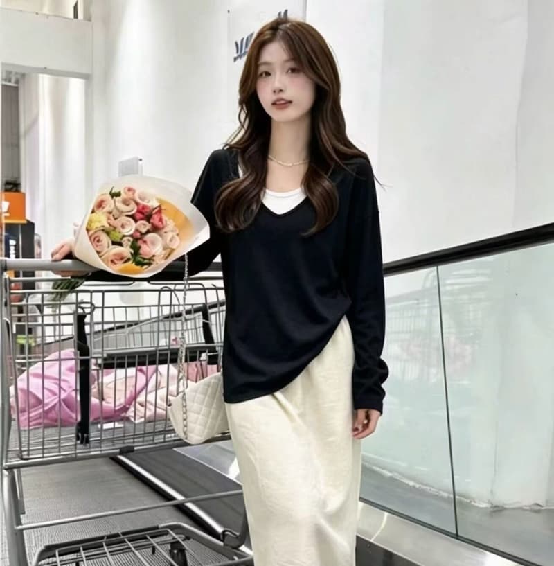 한 부서 느긋한 페이크 레이어드 배색 V넥 긴팔 티셔츠 여성 가을 새로운 루즈핏 캐주얼 느슨함 센스 만나는 맨위 상세 이미지 3