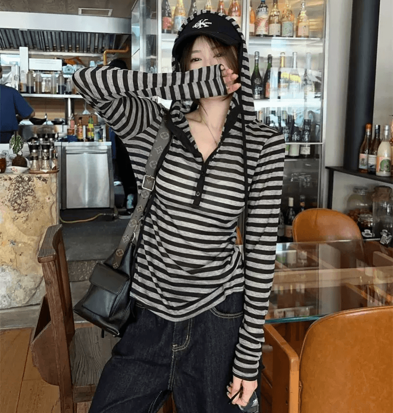 한 부서 chic Chic 배색 스트라이프 후드 긴팔 티셔츠 여성 핫걸 몸매 가꾸기 다용도 품격 맨위 2026 가을
