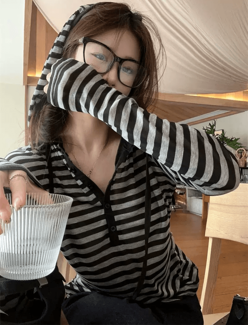 한 부서 chic Chic 배색 스트라이프 후드 긴팔 티셔츠 여성 핫걸 몸매 가꾸기 다용도 품격 맨위 2026 가을 상세 이미지 2