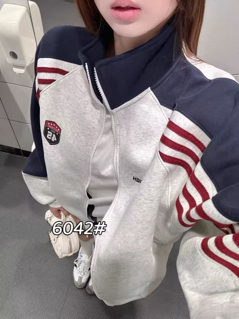 아메리칸 레트로 배색 스트라이프 휘장 알파벳 스탠드 칼라 후드티 여성 코트 가을 겨울 학원 스타일 오픈 가디건 재킷 맨위 이미지 2