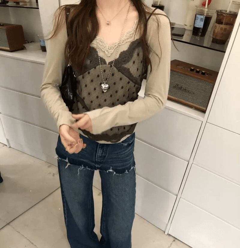 2026 가을 새로운 레이스 조각 페이크 레이어드 V넥 디자인 센스 긴팔 티셔츠 여성 맨위 인사이드 가져 가라. 기본 셔츠 상세 이미지 3