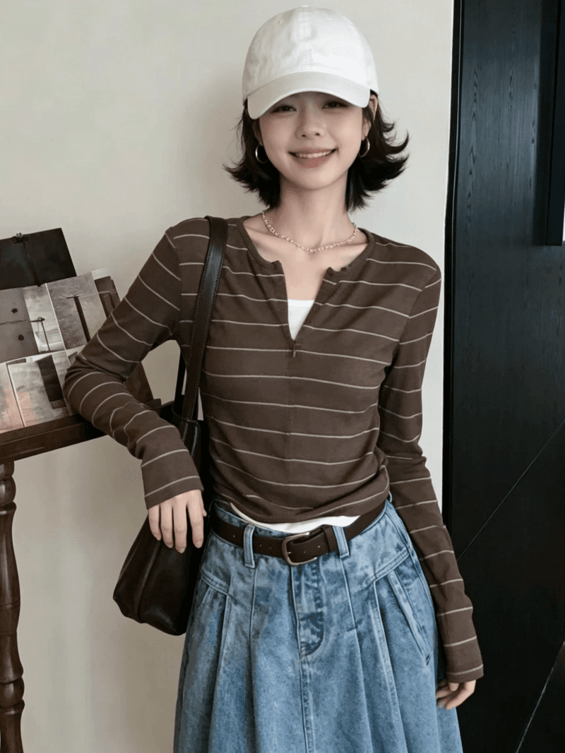 한 부서 디자인 센스 스트라이프 페이크 레이어드 반 개방 지퍼 긴팔 티셔츠 여성 2026 가을 몸매 가꾸기 슬림해 보이는 V넥 맨위 이미지 2