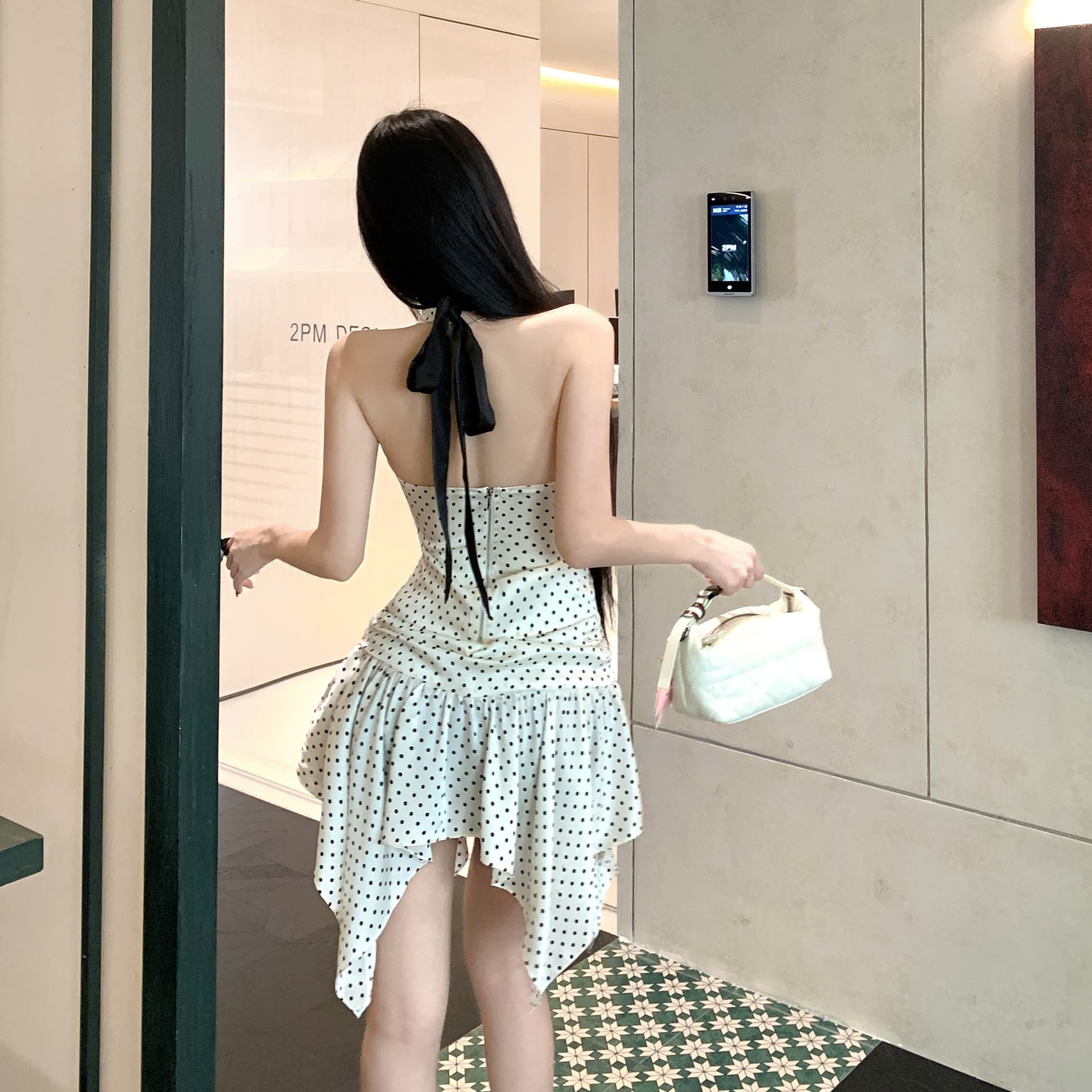 실사 정가 도트 무늬 지퍼 팬 사랑 핫걸 섹시함 V넥 행침 목 맨위 불규칙 주름 장식 반신 치마 세트 이미지 5