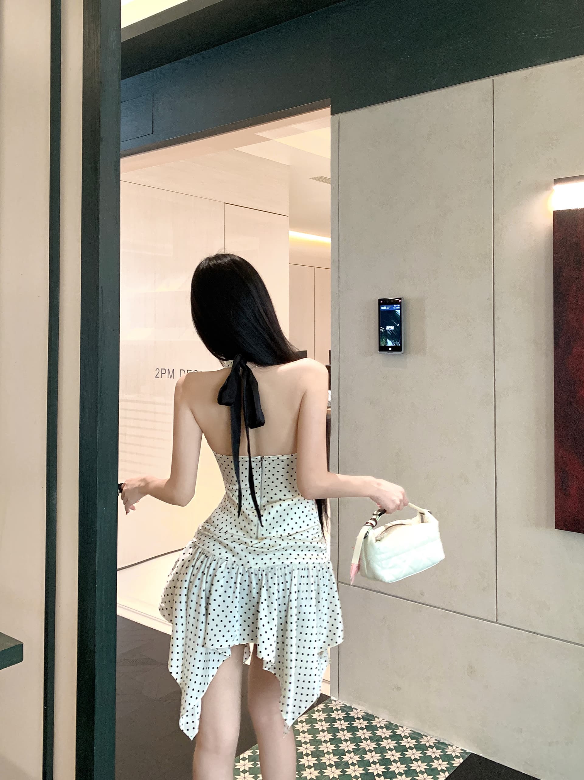 실사 정가 도트 무늬 지퍼 팬 사랑 핫걸 섹시함 V넥 행침 목 맨위 불규칙 주름 장식 반신 치마 세트 상세 이미지 2