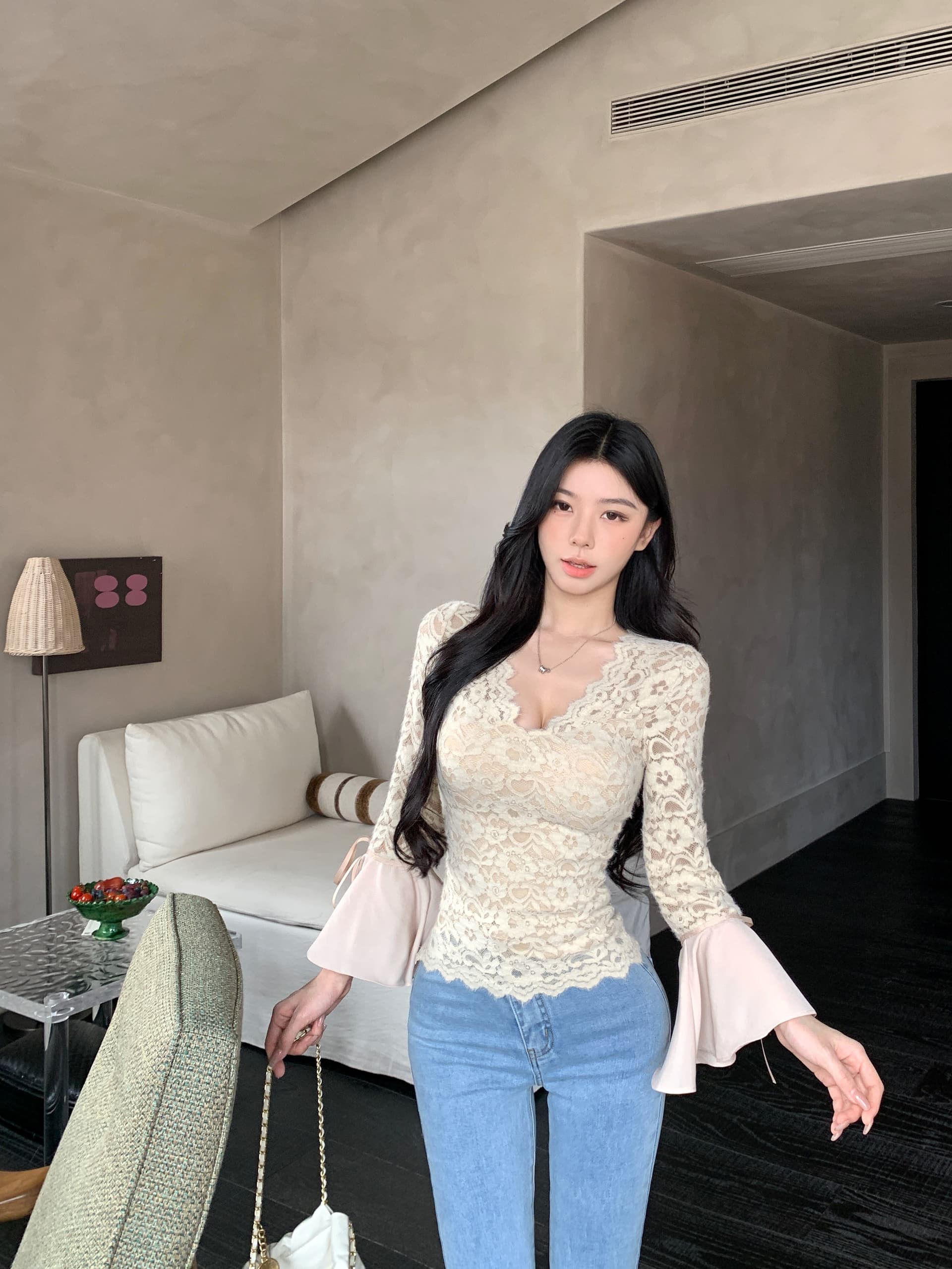 실사 정가 V넥 홀로우 아웃 레이스 연꽃 잎 소매 맨위 몸매 가꾸기 대 나팔 넓은 다리 거친 가장자리 청바지 세트 이미지 4