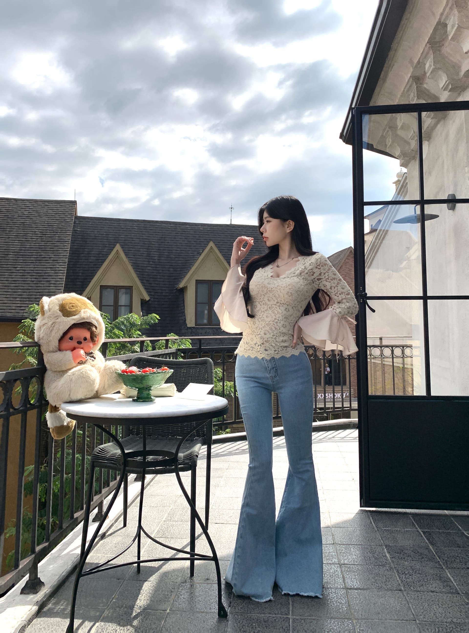 실사 정가 V넥 홀로우 아웃 레이스 연꽃 잎 소매 맨위 몸매 가꾸기 대 나팔 넓은 다리 거친 가장자리 청바지 세트 상세 이미지 7