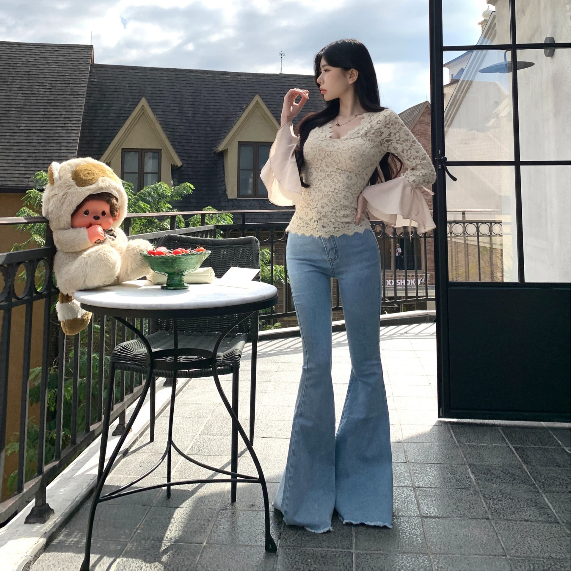 실사 정가 V넥 홀로우 아웃 레이스 연꽃 잎 소매 맨위 몸매 가꾸기 대 나팔 넓은 다리 거친 가장자리 청바지 세트 이미지 5