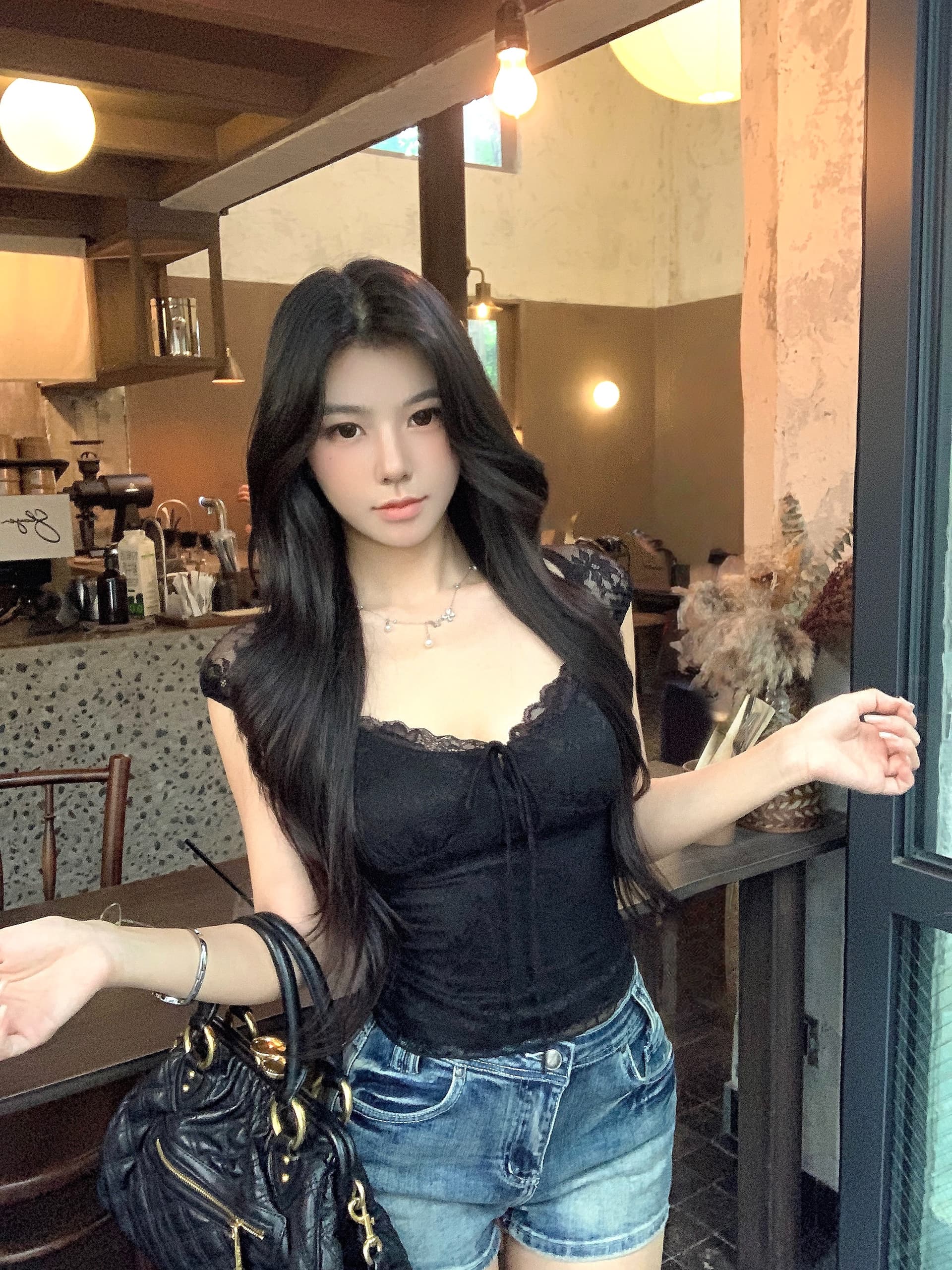 실사 정가 레이스 레이스 몸매 가꾸기 슬림해 보이는 순수한 욕망 핫걸 맨위 여름 한 부서 로우 웨이스트 한 마디 데님 반바지 이미지 4