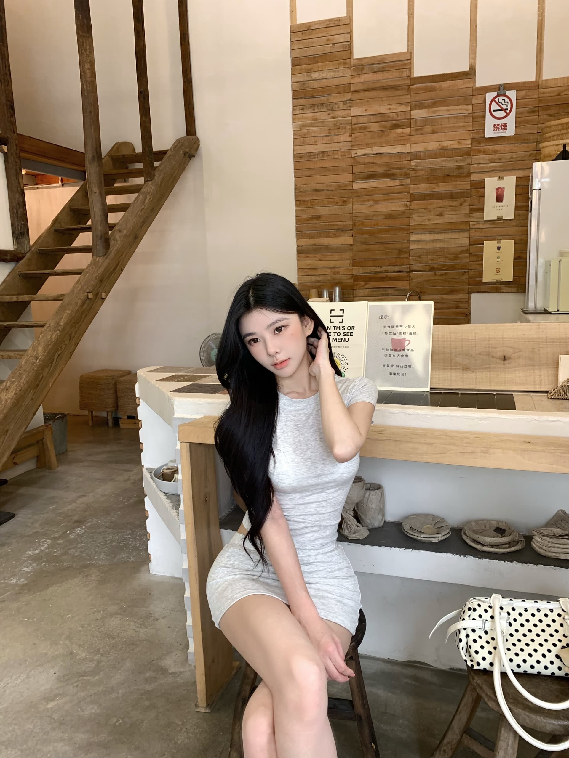 실사 정가 라운드 넥 핫걸 캐주얼 다용도 반팔 맨위 몸매 가꾸기 슬림해 보이는 로우 웨이스트 타이트 스커트 노출 방지 미니 스커트 여성 상세 이미지 3