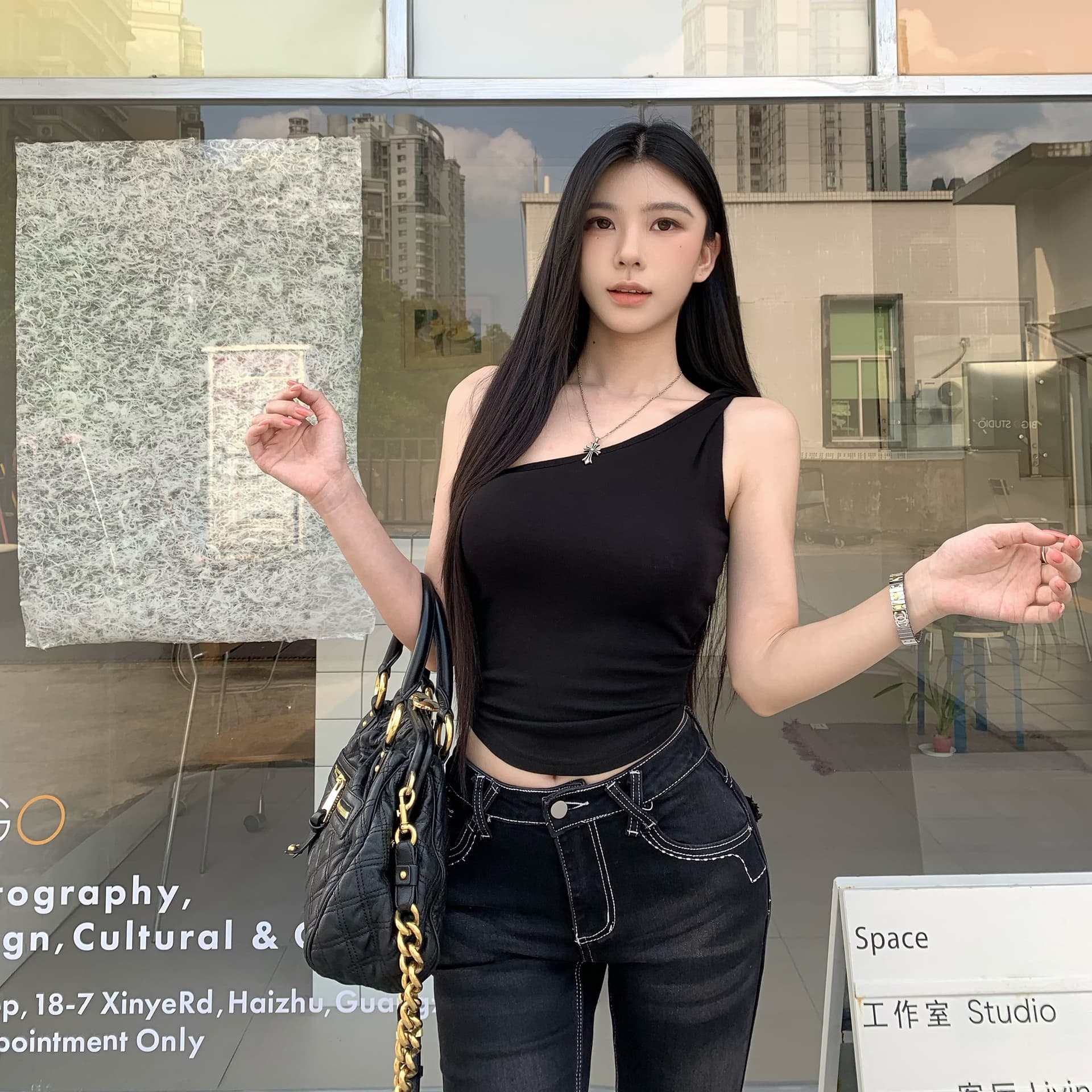 실사 정가 새로운 여름 트렌드 디자인 센스 하이웨이스트 몸매 가꾸기 펭 넓적 다리 로우 웨이스트 나팔 청바지 여성 이미지 5