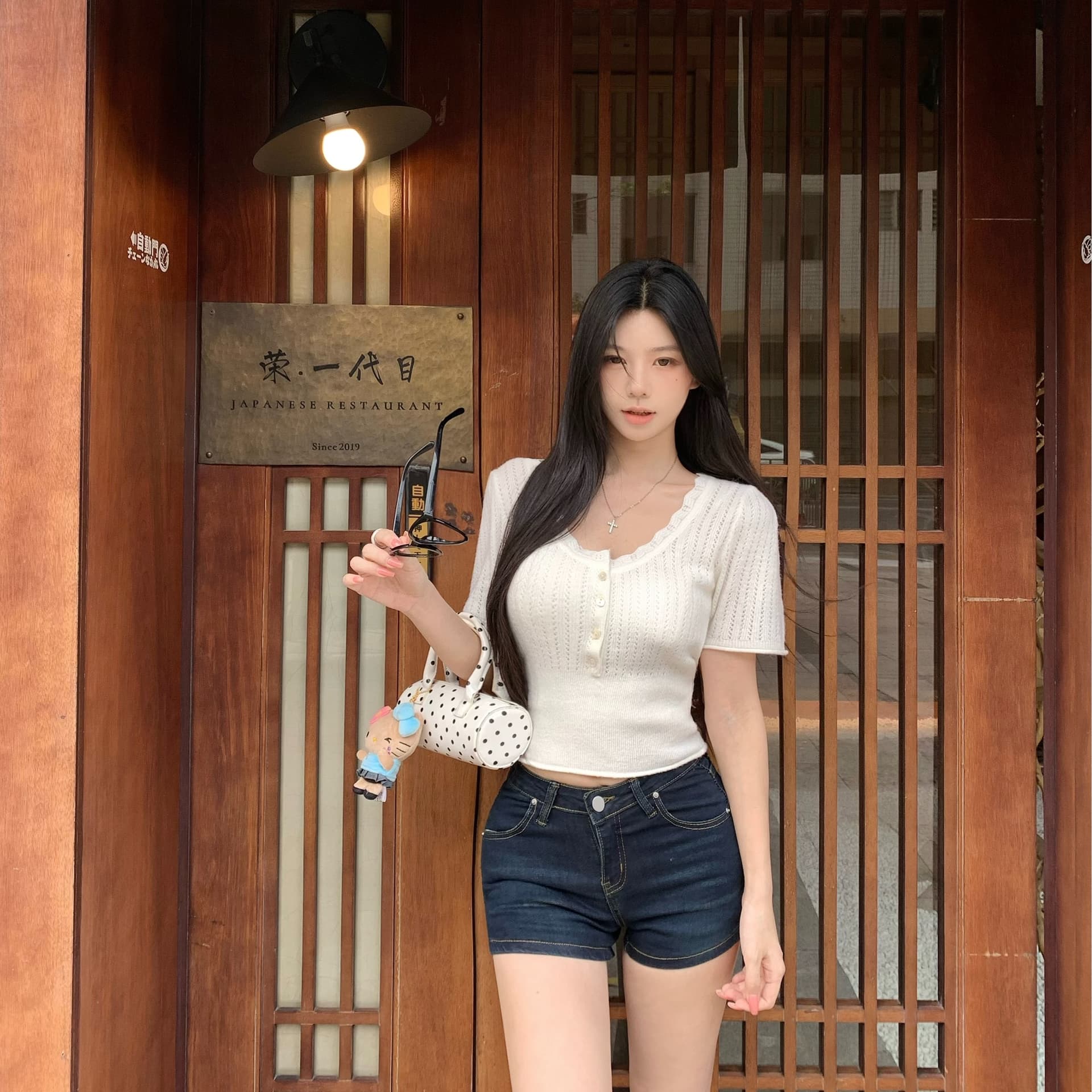실사 정가 여름 V넥 홀로우 아웃 레이스 허리 수축 반팔 니트 맨위 로우 웨이스트 다용도 슬림해 보이는 펭 넓적 다리 반바지 이미지 5