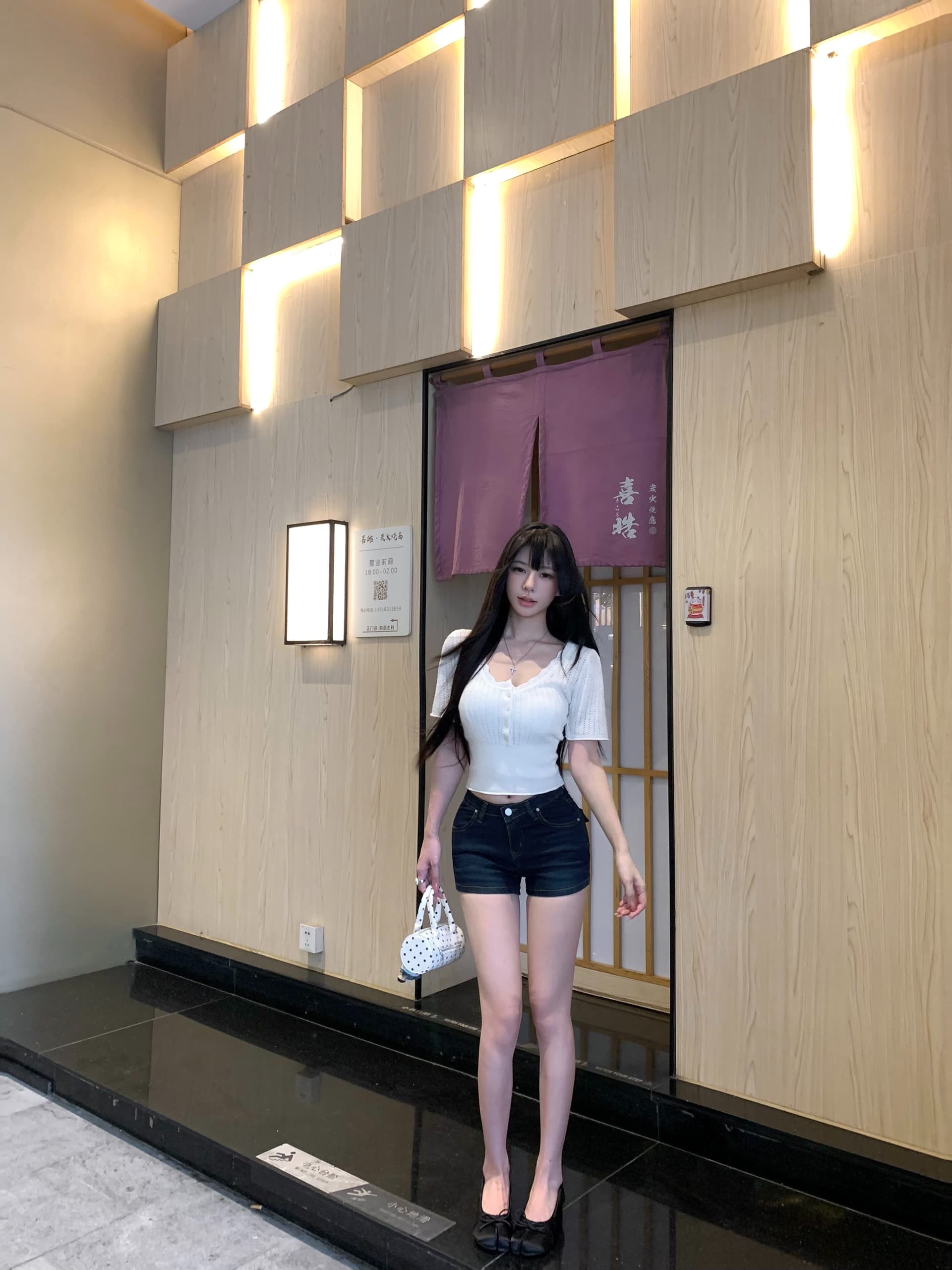 실사 정가 여름 V넥 홀로우 아웃 레이스 허리 수축 반팔 니트 맨위 로우 웨이스트 다용도 슬림해 보이는 펭 넓적 다리 반바지 이미지 3