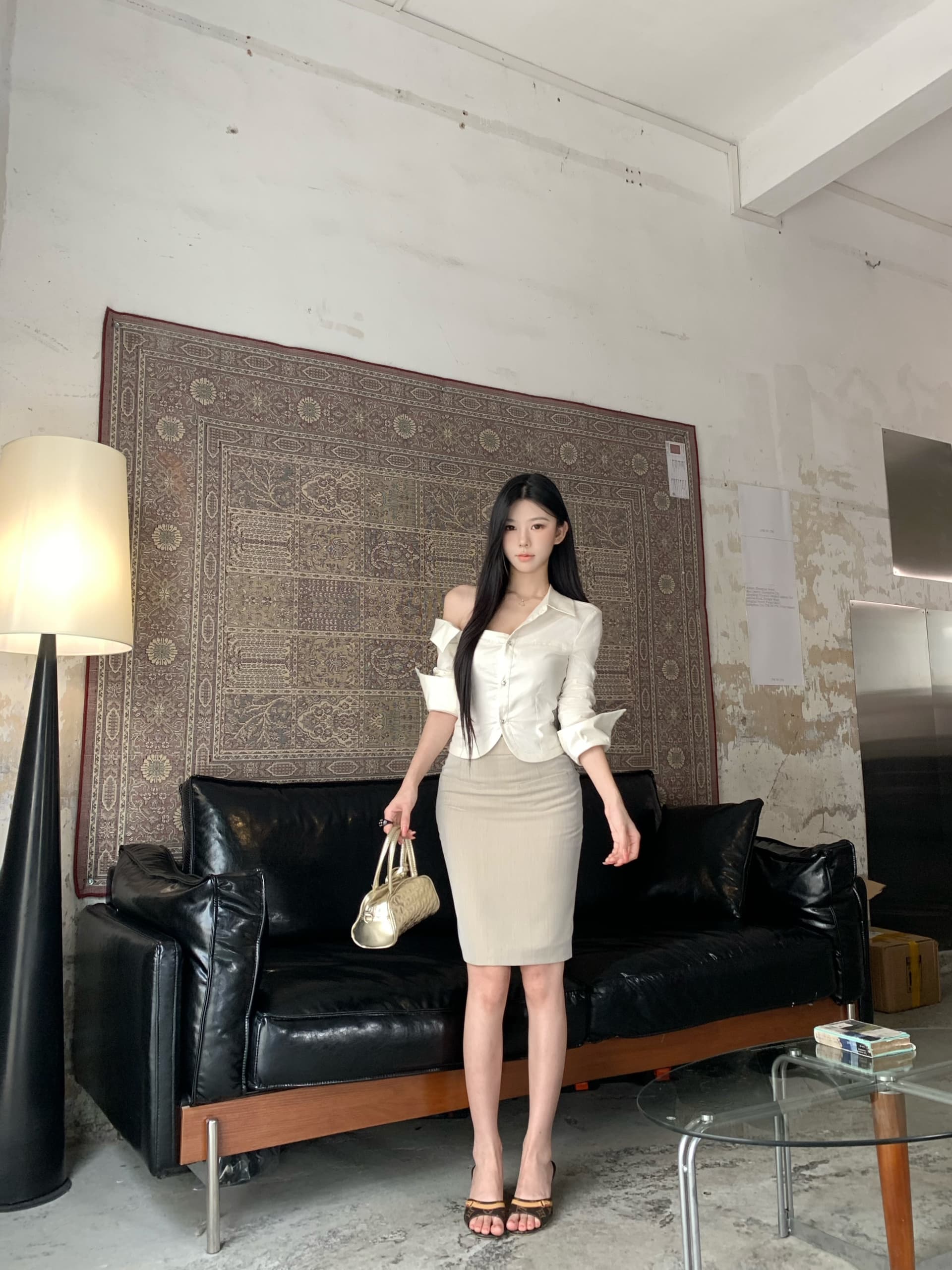 실사 정가 불규칙 폴로 칼라 몸매 가꾸기 섹시함 오프숄더 셔츠 타이트 스커트 허리 수축 슬림해 보이는 중간 길이 치마 세트 여성 상세 이미지 3