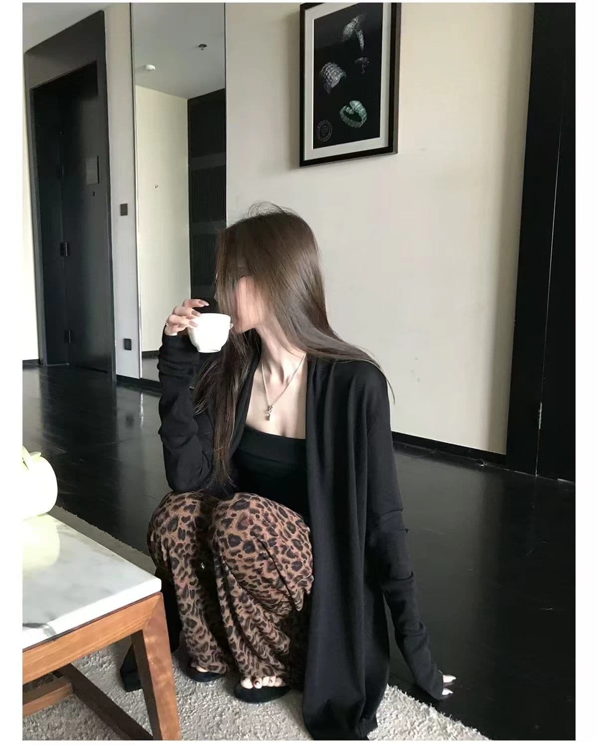 여름 새로운 통기성 불규칙 밑단 오픈 가디건 블라우스 캐미솔 레오파드 무늬 바지 3종 세트