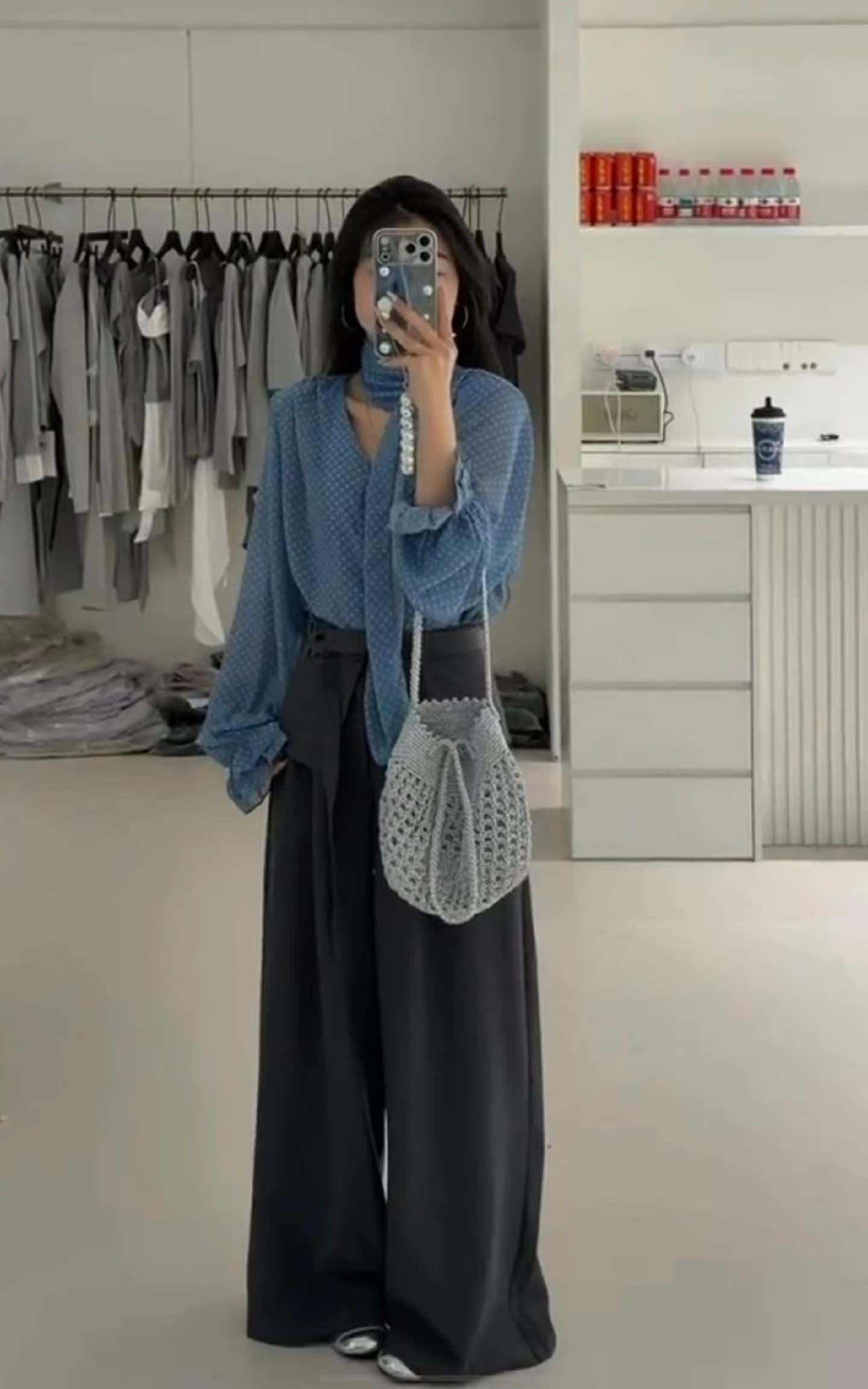 도트 무늬 V넥 나팔 긴팔 셔츠 가을 리본 디자인 센스 얇고 가벼운 마이크로 ~을 통해 작은 셔츠 캐주얼 바지 투피스 세트 상세 이미지 5
