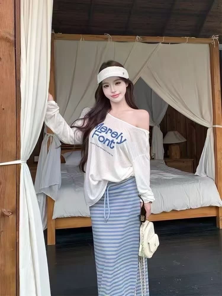 알파벳 프린트 자외선 차단 비스듬한 어깨 긴팔 티셔츠 여성 가을 휴가 바람 세트 하이웨이스트 스트라이프 반신 스커트 투피스 세트 이미지 2
