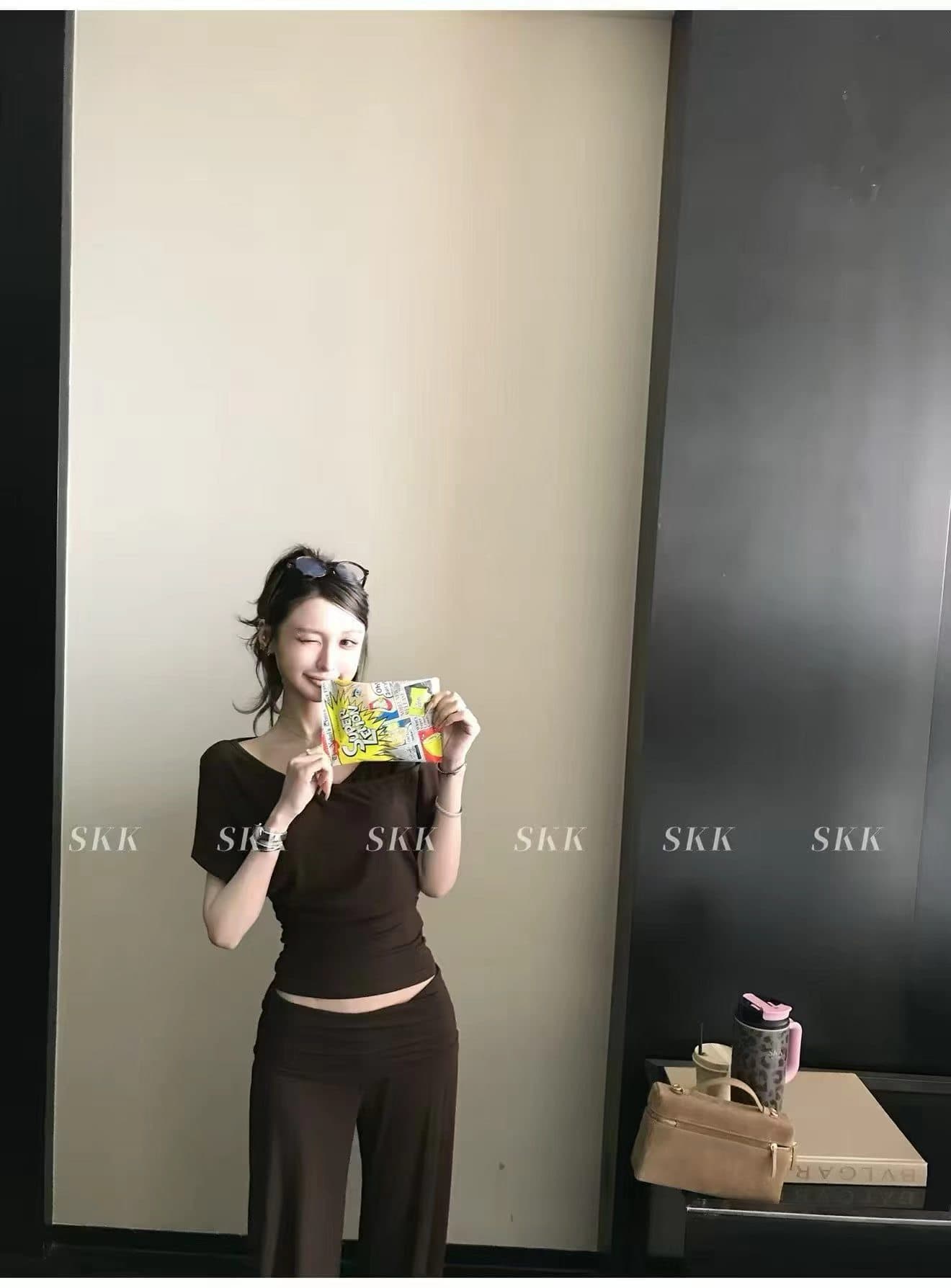 게으른 공기 세트 뻗기 느슨함 아름다움 수 있습니다. 양성 및 음성 둘 착용 박쥐 윙 티셔츠 캐주얼 바지 세트 투피스 세트 상세 이미지 3
