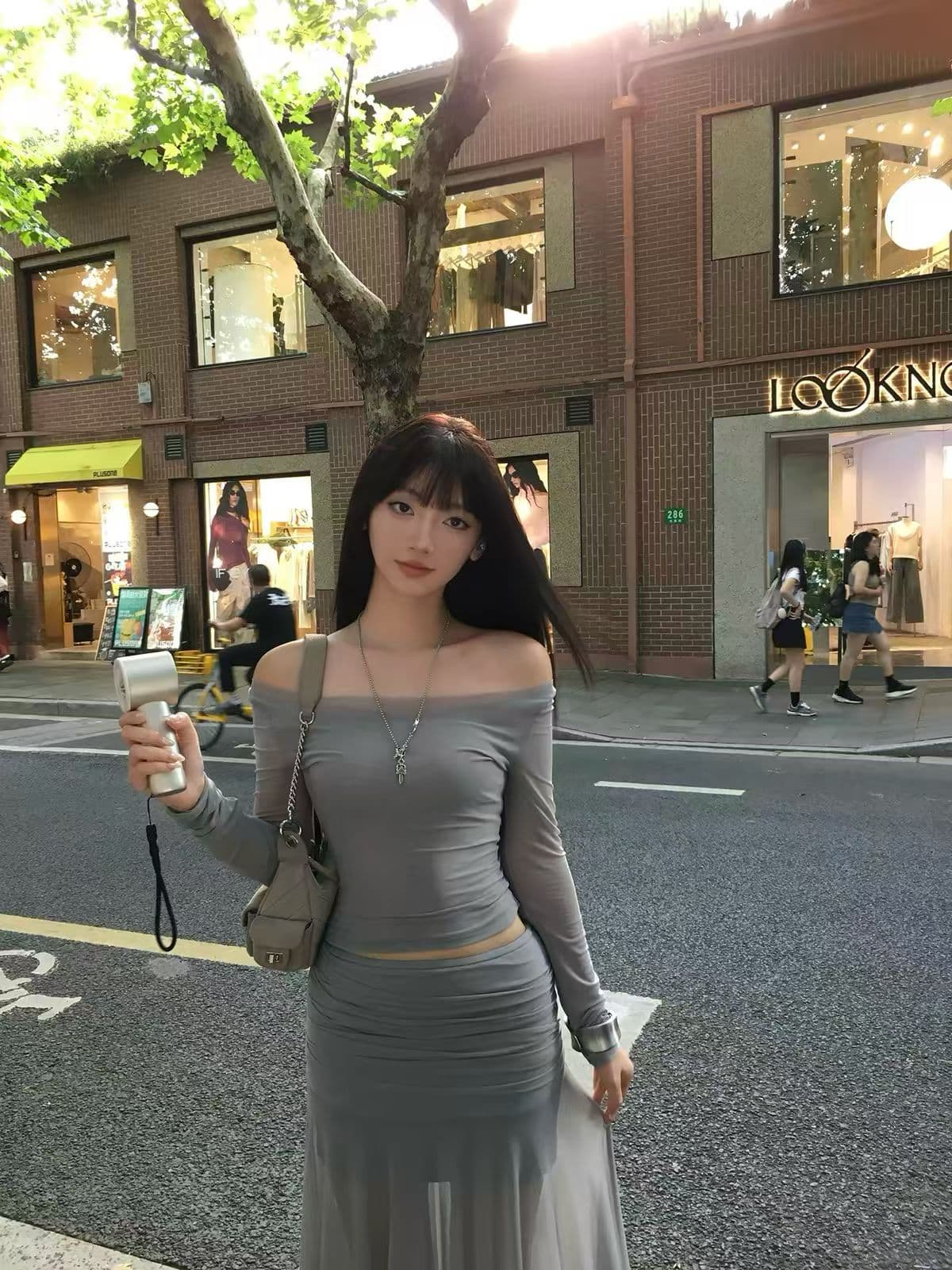 2026 새로운 프랑스식 오프숄더 오프숄더 니트 드레스 아이들 해변가 휴가 허리 수축 품격 롱 스커트 세트 상세 이미지 3