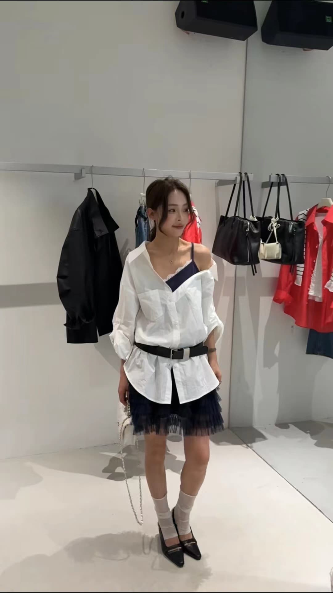 섹시함 오프숄더 페이크 레이어드 Chic 여성 셔츠 디자인 센스 루즈핏 작은 대중 다용도 불규칙 셔츠 상세 이미지 8