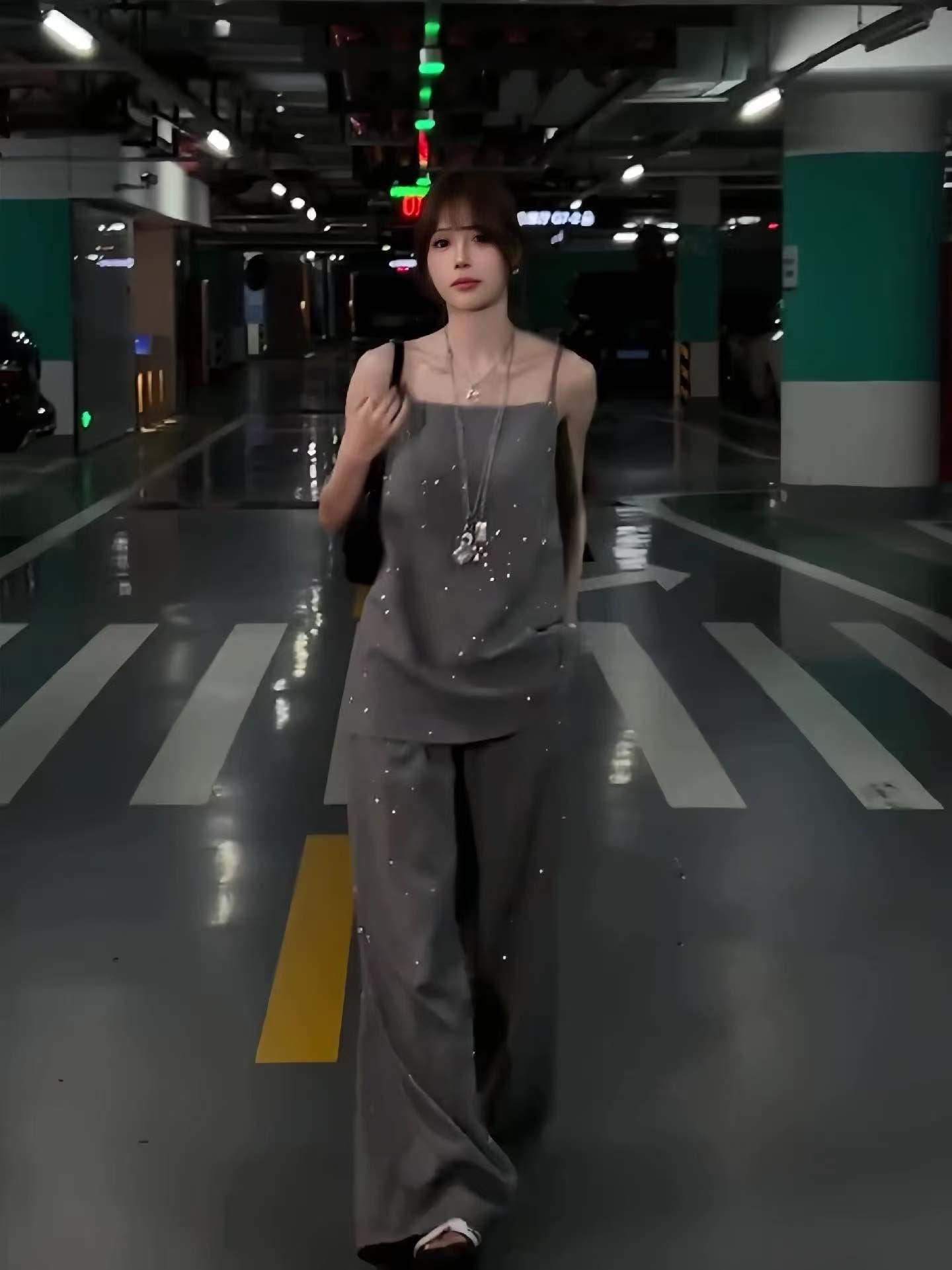 2026 여름 새로운 패션 회색 무거운 작업 플래시 훈련 민소매 캐미솔 루즈핏 슬림해 보이는 와이드 레그 팬츠 세트 여성