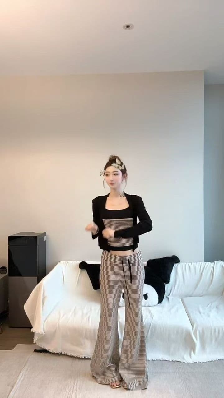 패션 스트라이프 세트 가을 스택 착용 조끼 와이드 레그 팬츠 슬림해 보이는 캐주얼 세 조각 여성 세트 이미지 2