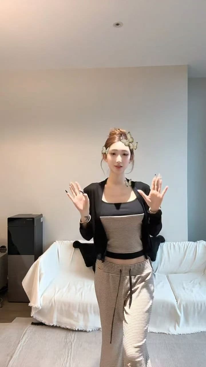 패션 스트라이프 세트 가을 스택 착용 조끼 와이드 레그 팬츠 슬림해 보이는 캐주얼 세 조각 여성 세트 상세 이미지 3