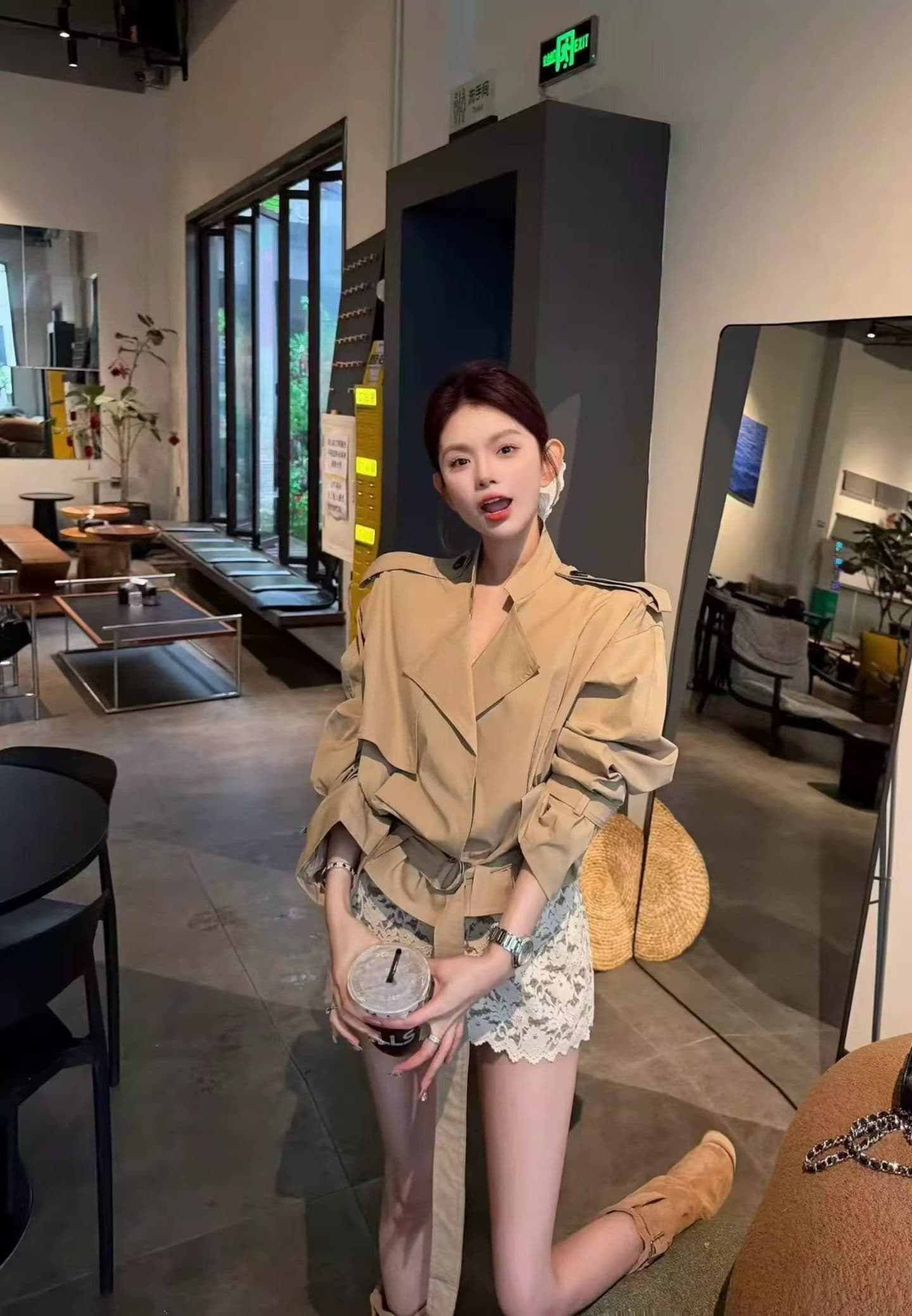 2026 이른 가을 전체 집합 ootd 착용 가져 가라. 오래된 돈 바람 고급 센스 카키 색 바람막이 화이트 레이스 반바지 세트 상세 이미지 7