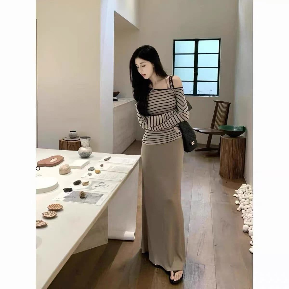 느긋한 바람 비스듬한 어깨 스트라이프 자외선 차단 긴팔 블라우스 티셔츠 가을 다용도 슬립 점프 슈트 치마 세트 상세 이미지 2