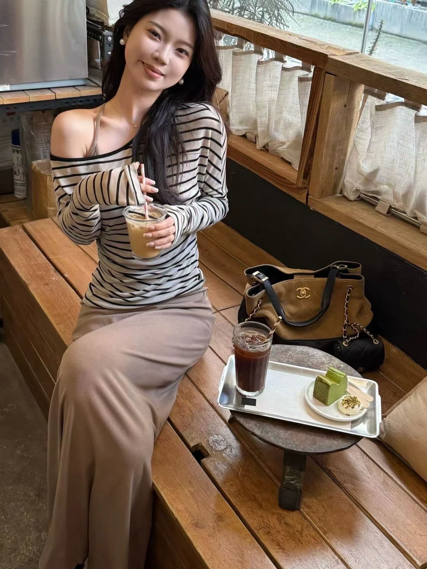 느긋한 바람 비스듬한 어깨 스트라이프 자외선 차단 긴팔 블라우스 티셔츠 가을 다용도 슬립 점프 슈트 치마 세트 상세 이미지 3