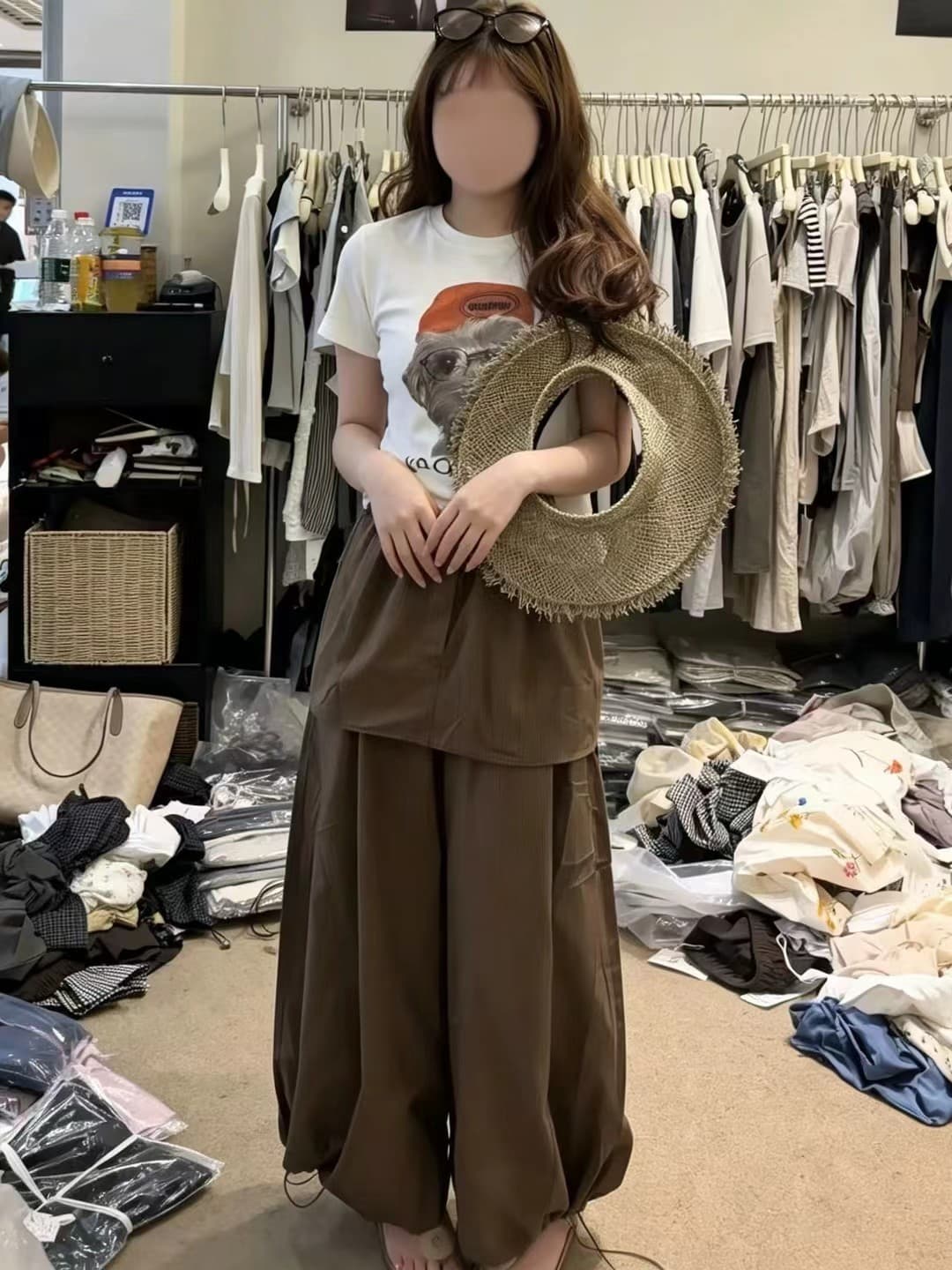 어두운 회색 핀 스트라이프 페이크 레이어드 치마 커튼 스트랩 조거 넓은 다리 치마바지 여성 루즈핏 표지 넓적 다리 펌프 로프 랜턴 캐주얼 바지 상세 이미지 9