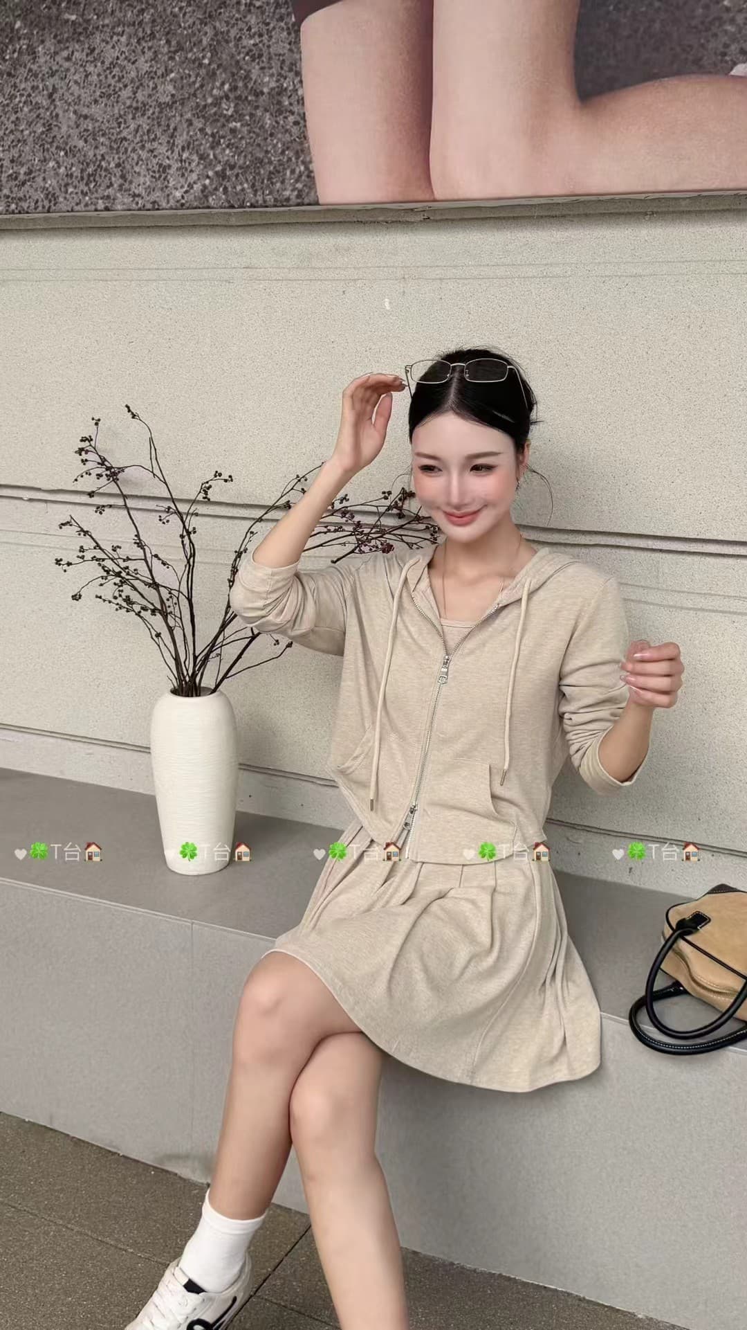 2026 가을 새로운 한 부서 디자인 센스 작은 대중 후드 맨위 여성 레저 다용도 반신 스커트 조끼 3종 세트 상세 이미지 6
