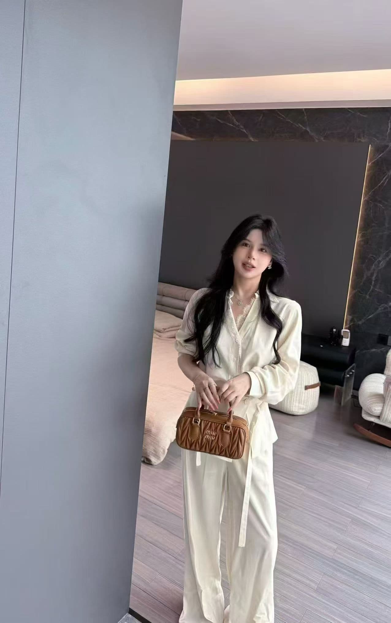 이른 가을 다용도 캐주얼 바람 폴로 칼라 셔츠 방귀 커튼 와이드 레깅스 바지 가을 2026 새로운 디자인 센스 투피스 세트 상세 이미지 1