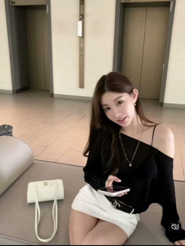 주간 실크 루즈핏 블라우스 여성 가을 마이크로 ~을 통해 순수한 욕망 긴팔 맨위 슬립 반신 스커트 3종 세트 상세 이미지 3