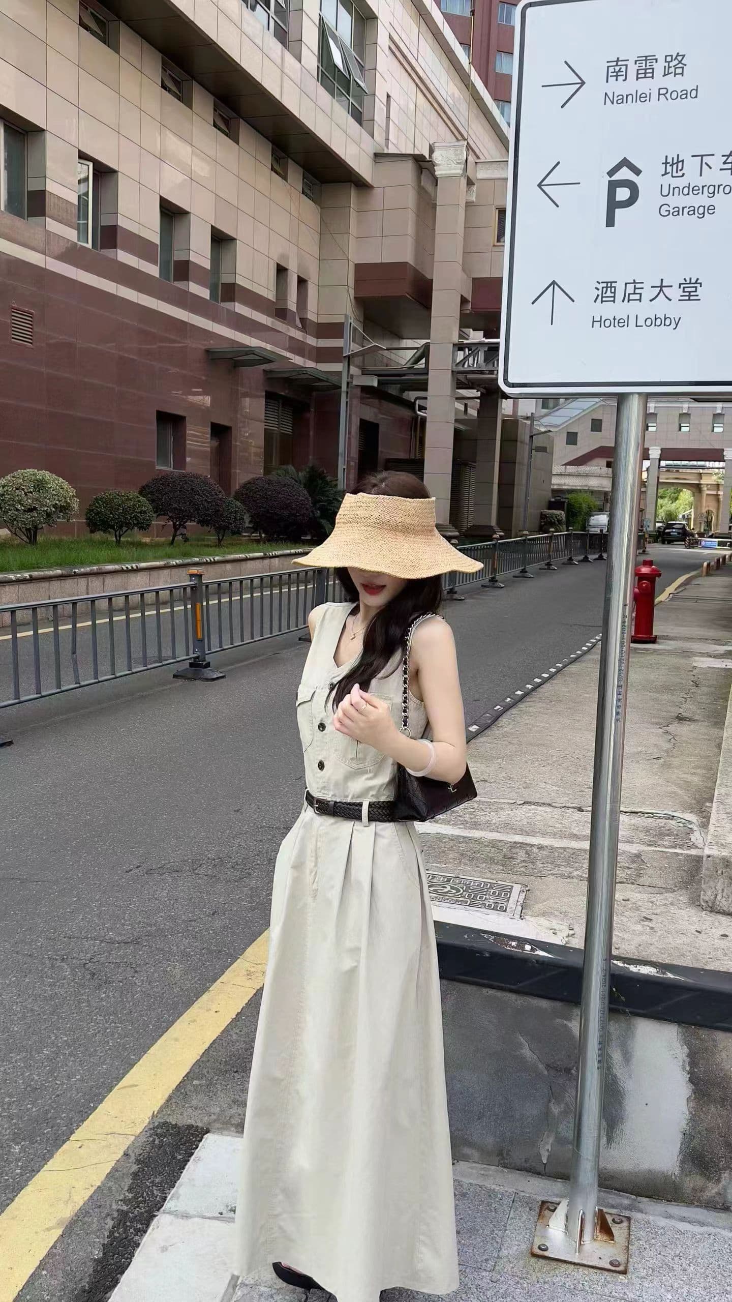새로운 패션 품격 다용도 슬림해 보이는 캐주얼 민소매 조끼 데님 드레스 벨트 투피스 세트 이미지 4