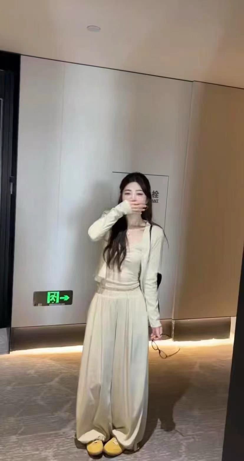 한 부서 고급 센스 ootd 착용 가져 가라. 전체 집합 이른 가을 2026 새로운 살구 색상 여성 드레스 롱 스커트 3종 세트 이미지 2