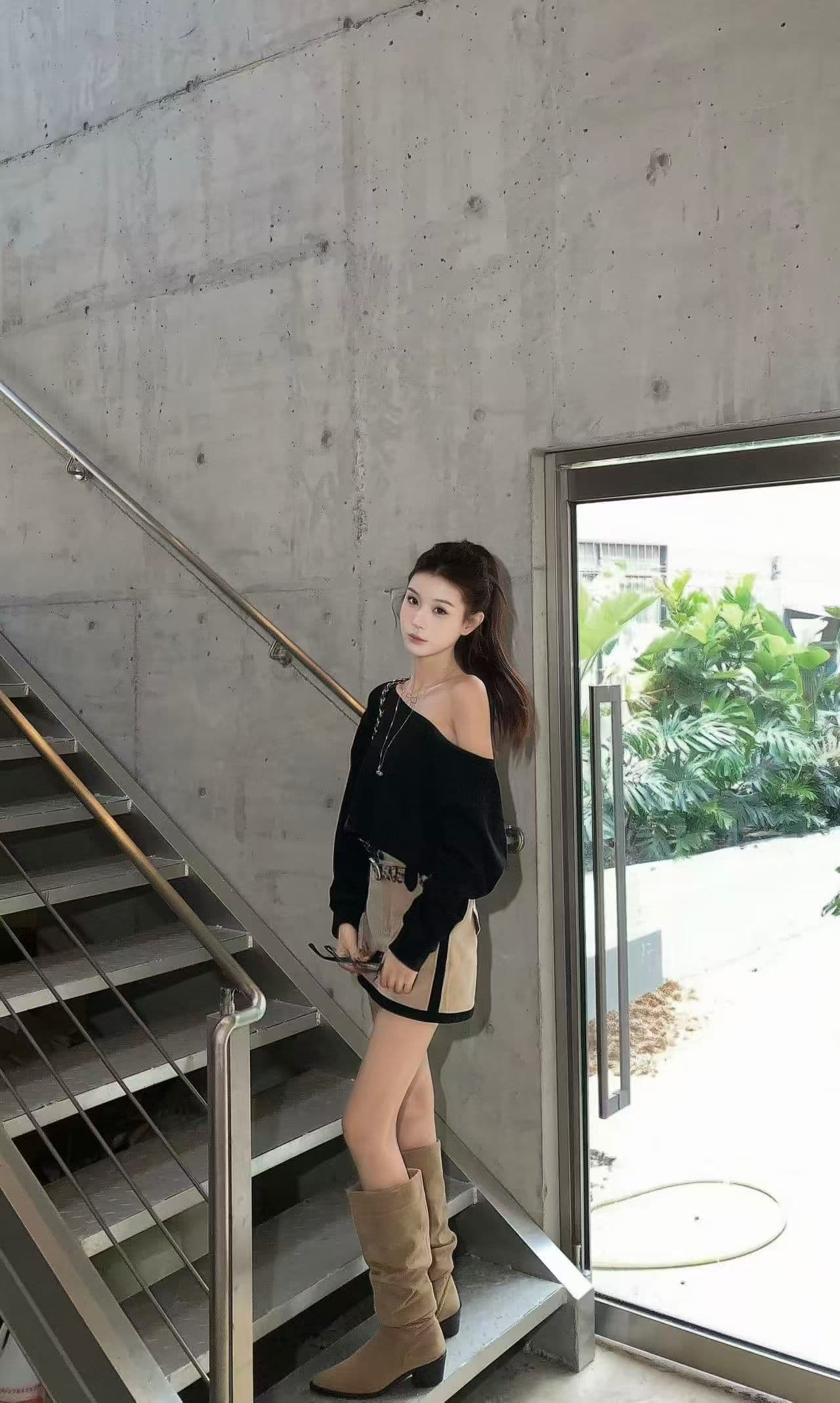 이른 가을 느슨함 센스 로얄 자매 팬 디자인 센스 검정색 비스듬한 칼라 오프숄더 긴팔 배색 반신 치마 세트 여성 트렌디 이미지 4