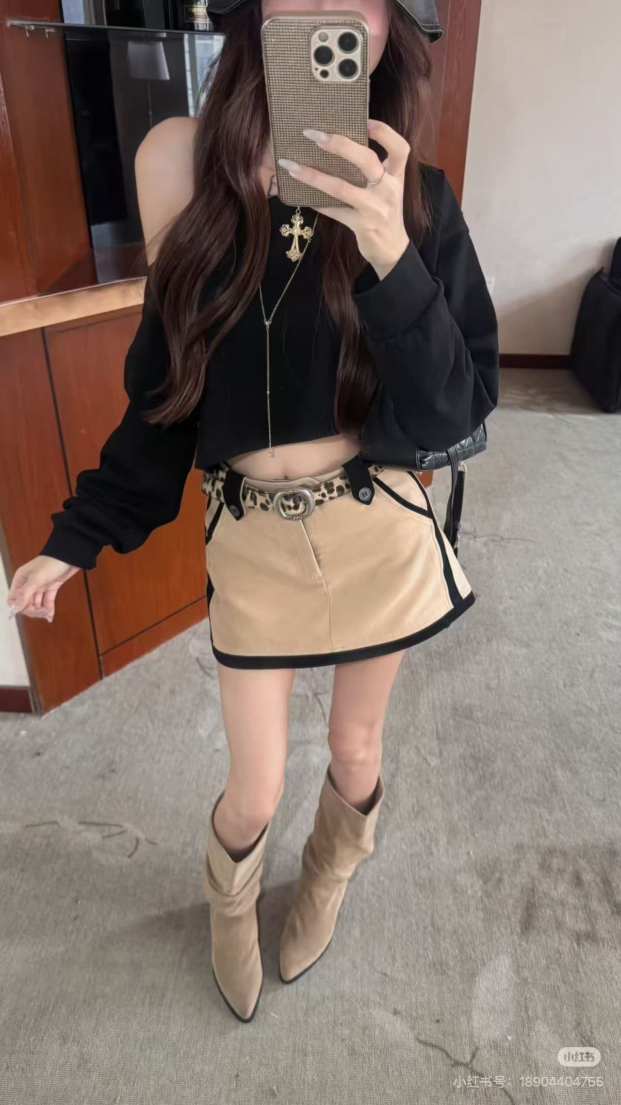 이른 가을 느슨함 센스 로얄 자매 팬 디자인 센스 검정색 비스듬한 칼라 오프숄더 긴팔 배색 반신 치마 세트 여성 트렌디 상세 이미지 4