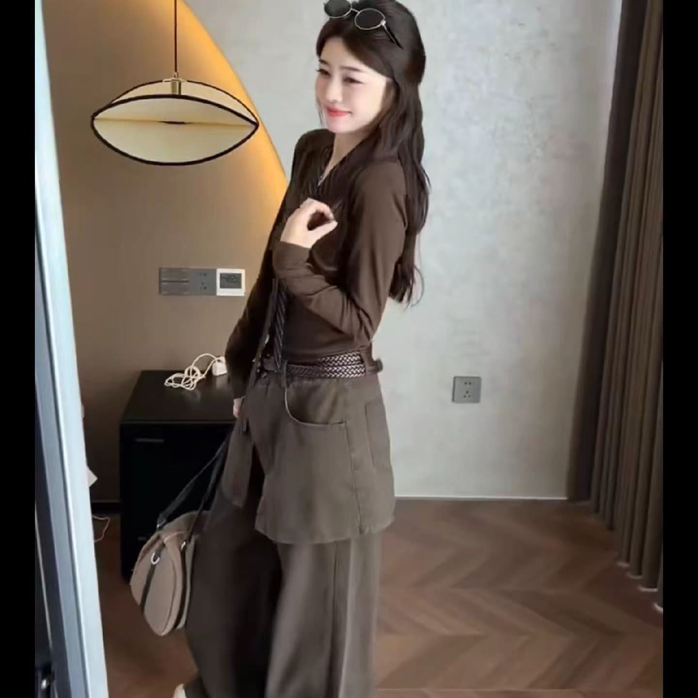 이른 가을 한국 스타일 품격 다용도 하이웨이스트 슬림해 보이는 페이크 레이어드 방귀 커튼 바지 캐주얼 바지 기본 셔츠 투피스 세트 이미지 5