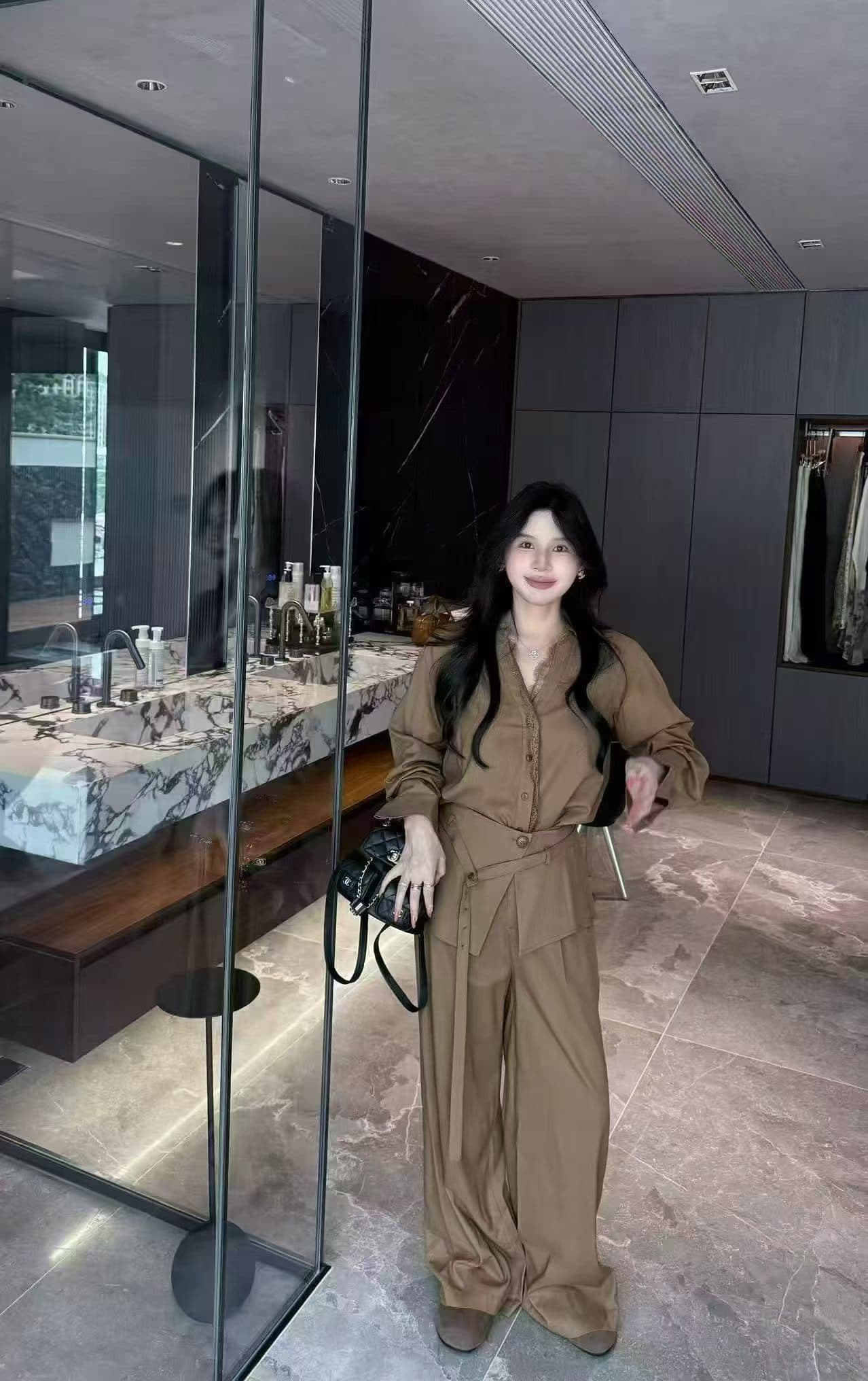 이른 가을 다용도 캐주얼 바람 폴로 칼라 셔츠 방귀 커튼 와이드 레깅스 바지 가을 2026 새로운 디자인 센스 투피스 세트 상세 이미지 5