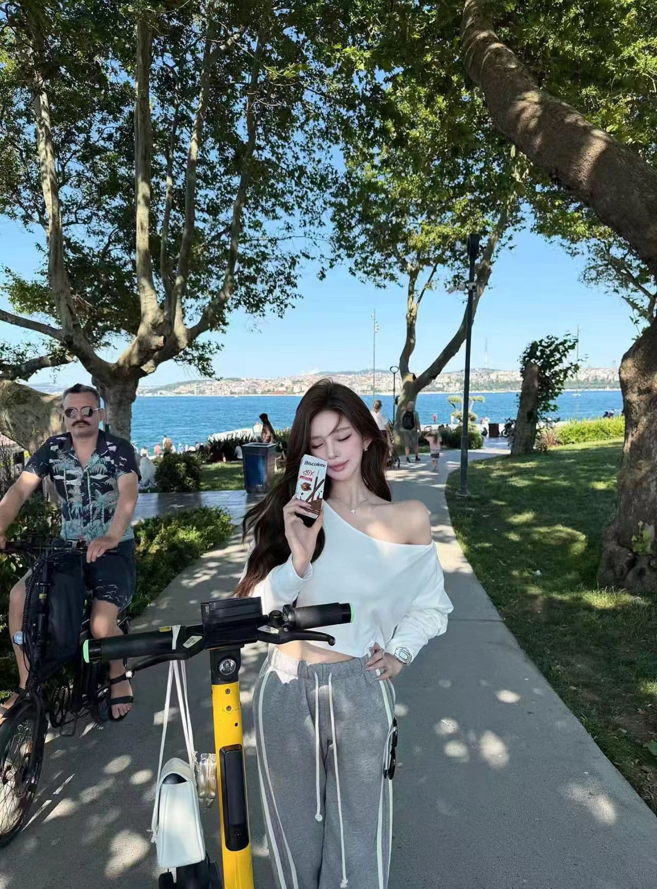 가을 얇은 스타일 외부 가져 가라. 루즈핏 오프숄더 에어컨 셔츠 핫걸 쇼트 스타일 맨위 c 캐주얼 바지 투피스 세트 세트 여성 트렌디 상세 이미지 1