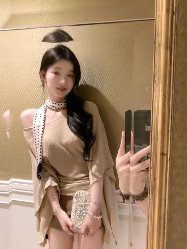 프랑스식 비스듬한 칼라 오프숄더 반팔 티셔츠 여성 가을 순수한 욕망 바람 슬림해 보이는 루즈핏 맨위 ins 반바지 투피스 세트 상세 이미지 1