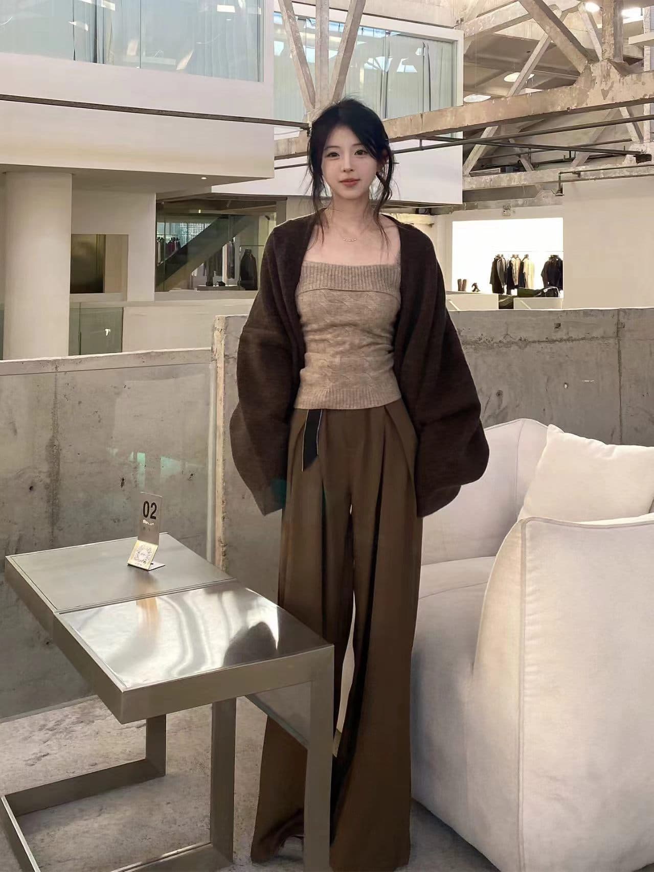 2025 가을 겨울 새로운 패션 항구 바람을 피우다 롱 코트 홀로우 아웃 니트 와우 오. 세트 행침 목 조끼 와이드 레그 팬츠 3종 세트 상세 이미지 6