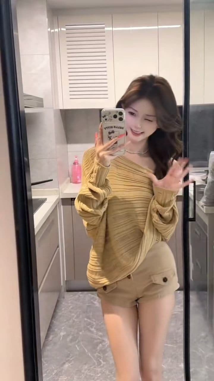 가을 새로운 품격 패션 한 원판 홀로우 아웃 니트 스웨터 미니멀리즘 반바지 투피스 세트 이미지 3