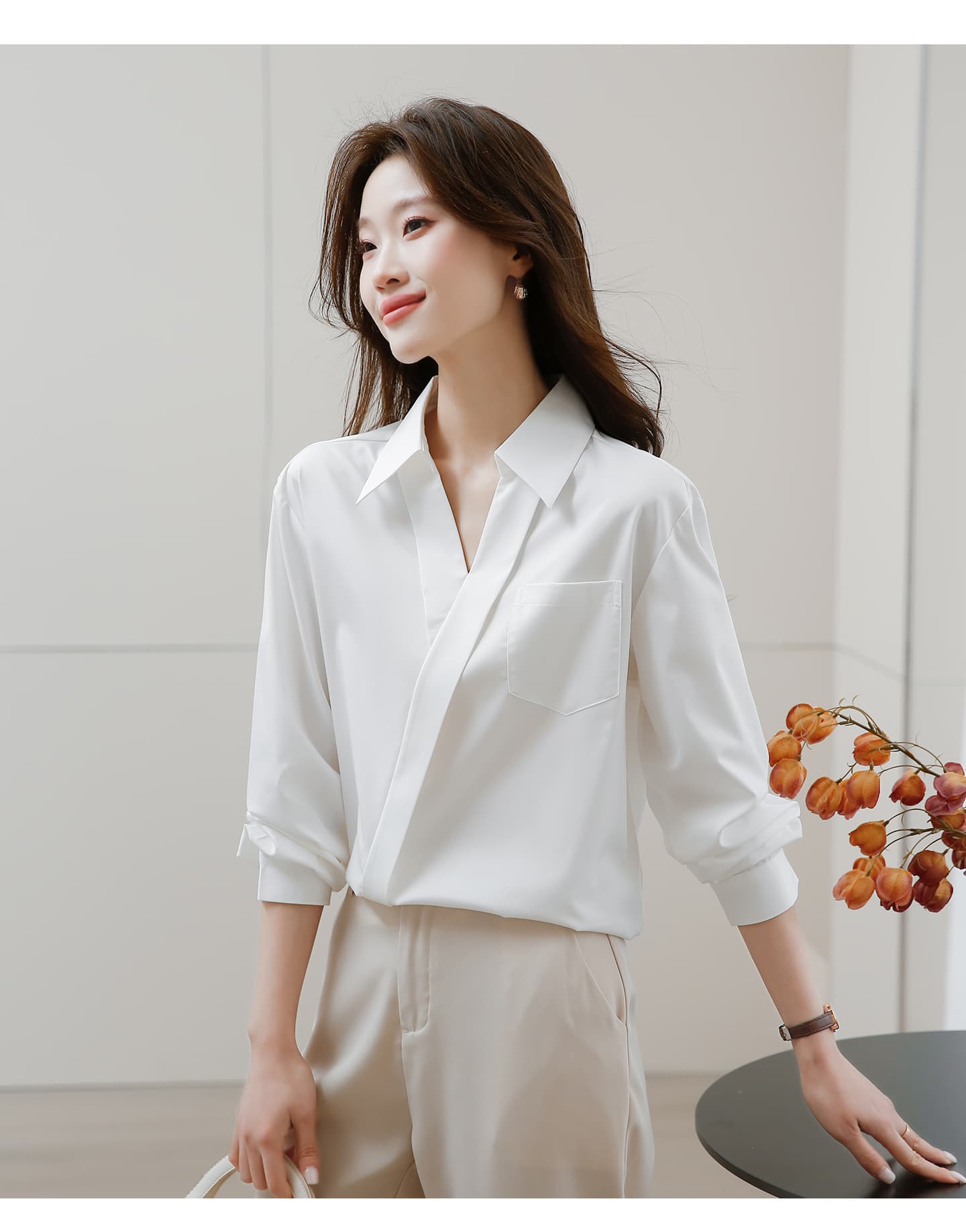 실사 2026 가을 새로운 프랑스식 화이트 여성 셔츠 작은 대중 디자인 센스 품격 연령 감소 출퇴근 V넥 맨위 상세 이미지 13