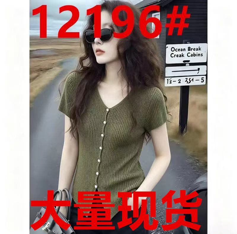 고유 한 아름다운 녹색 V넥 트임 니트 반팔 티셔츠 여성 여름 얇은 스타일 몸매 가꾸기 슬림해 보이는 얼음 실크 긍정적 인 어깨 의류