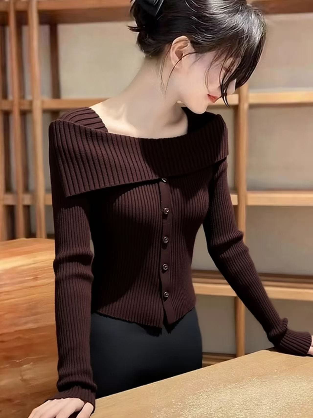 패션 우아함 chic 커피 색상 보트넥 긴팔 니트 스웨터 여성 겨울 섹션 미니멀리즘 외국 가스 몸매 가꾸기 인사이드 가져 가라. 작은 셔츠 이미지 2
