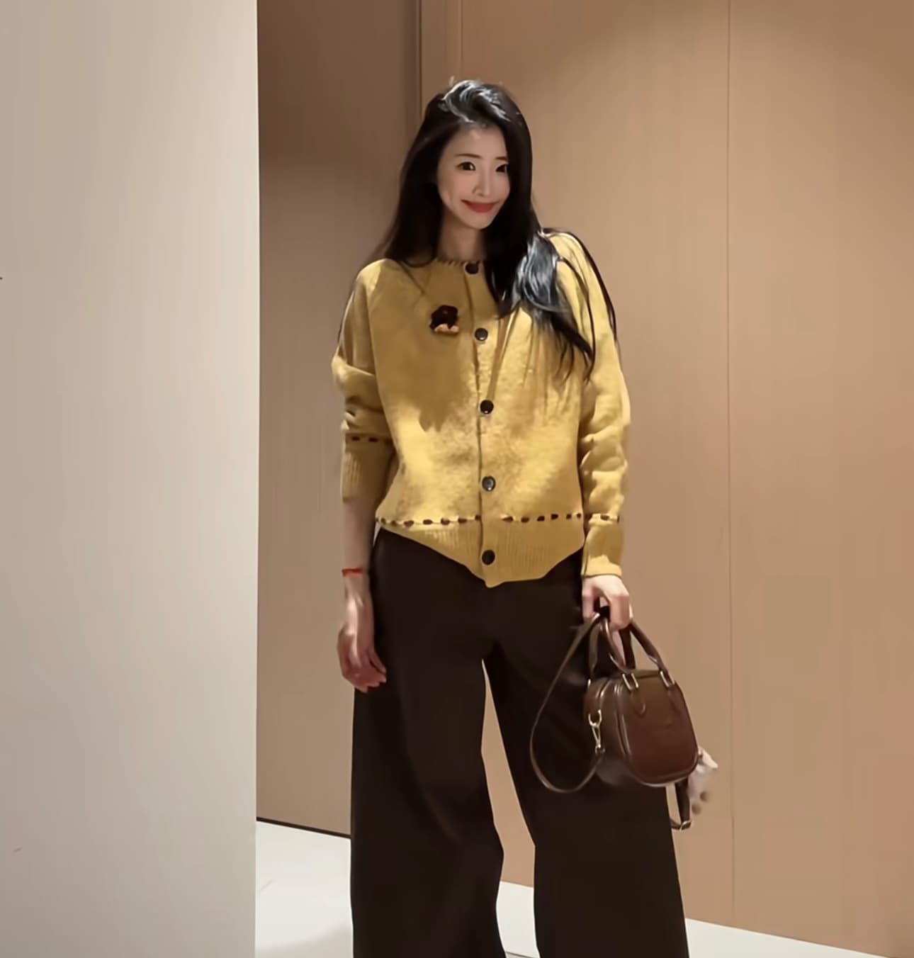 시끄러운 홈 황색 스웨터 여자 겨울 두꺼움 모직물 오픈 가디건 맨위 고급 루즈핏 재킷 수 있습니다. 외출용 니트 스웨터 이미지 2