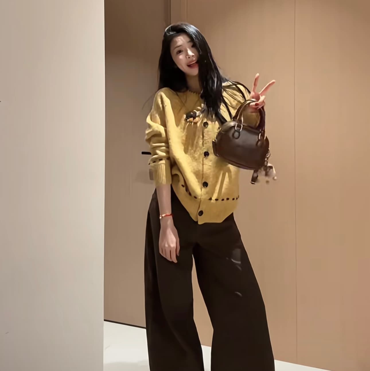 시끄러운 홈 황색 스웨터 여자 겨울 두꺼움 모직물 오픈 가디건 맨위 고급 루즈핏 재킷 수 있습니다. 외출용 니트 스웨터 이미지 3